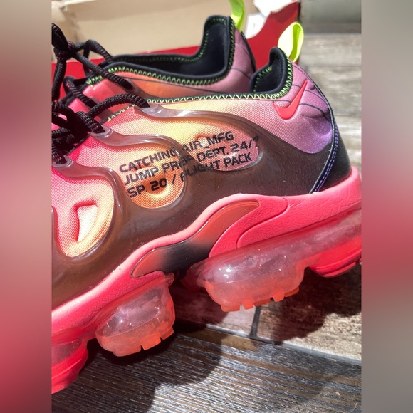 Nike Air VaporMax Plus Laser Crimson Men's Classic Sneakers Size 11.5 - Picture 3 of 9